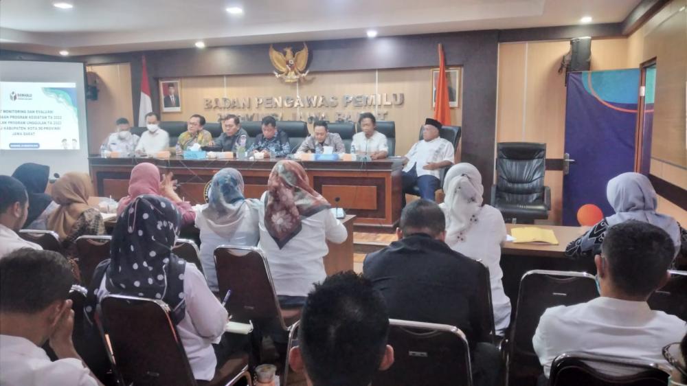Rapat Monev dan Program Bawaslu Se-Jabar, Kota Cirebon Siap Rekrutmen Panwascam