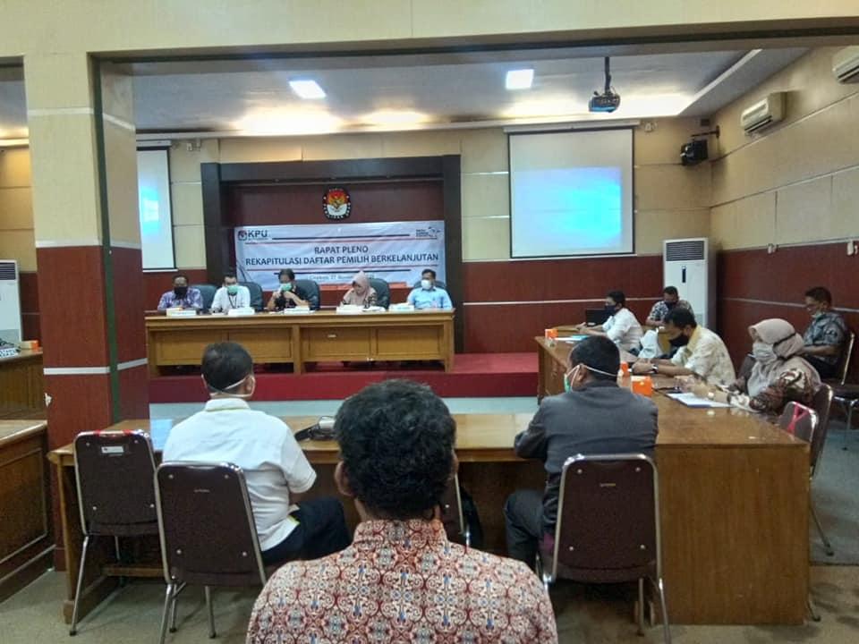 RAPAT PLENO TERKAIT REKAPITULASI DAFTAR PEMILIH BERKELANJUTAN TAHUN 2020 PERIODE BULAN NOVEMBER
