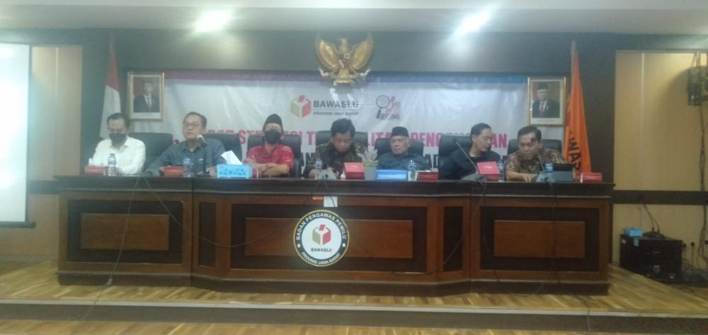 Rapat Strategi Pengawasan Pelaksanaan Vermin dan Verfak Partai Politik
