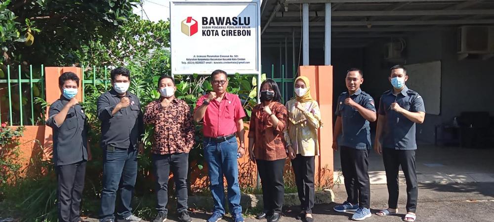BAWASLU KOTA CIREBON MENERIMA KUNJUNGAN TIM PPID BAWASLU RI MENGENAI MONEV KETERBUKAAN INFORMASI