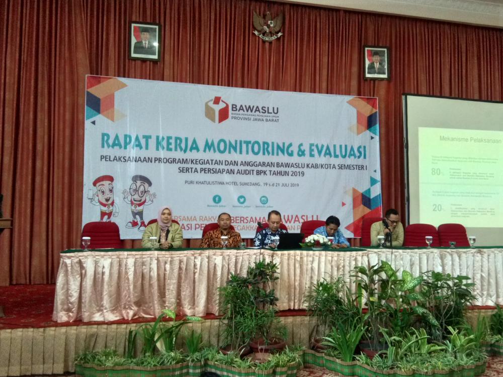 BAWASLU KOTA CIREBON MEMAPARKAN MENGENAI EVALUASI ANGGARAN