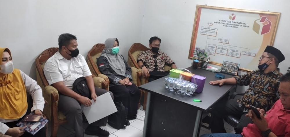 Sudah Terbentuknya Bakohumas, KPU Menyambangi Bawaslu Kota Cirebon