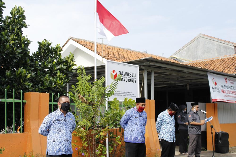 BAWASLU KOTA CIREBON MENGGELAR UPACARA PERINGATAN HUT RI KE 75 TAHUN