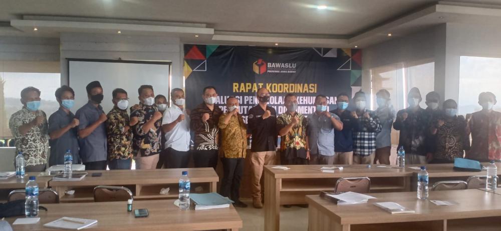 Rakor Evaluasi Pengelolaan Kehumasan, Peliputan dan Dokumentasi Bawaslu Se-Jabar