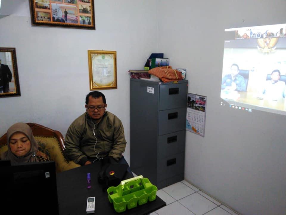 BAWASLU KOTA CIREBON MENGIKUTI VIDEO CONFERENCE DENGAN BAWASLU JAWA BARAT