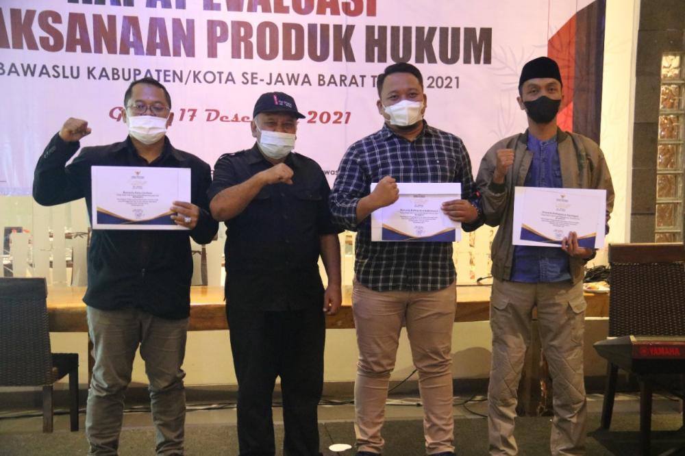 Bawaslu Kota Cirebon Ikuti Rapat Evaluasi Pelaksanaan Produk Hukum