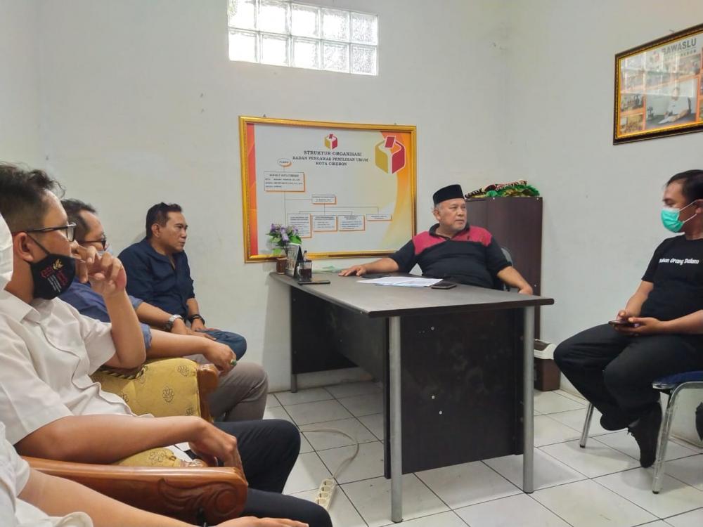 Bawaslu Provinsi Jawa Barat Melakukan Supervisi Pengelolaan Kehumasan ke Bawaslu Kota Cirebon
