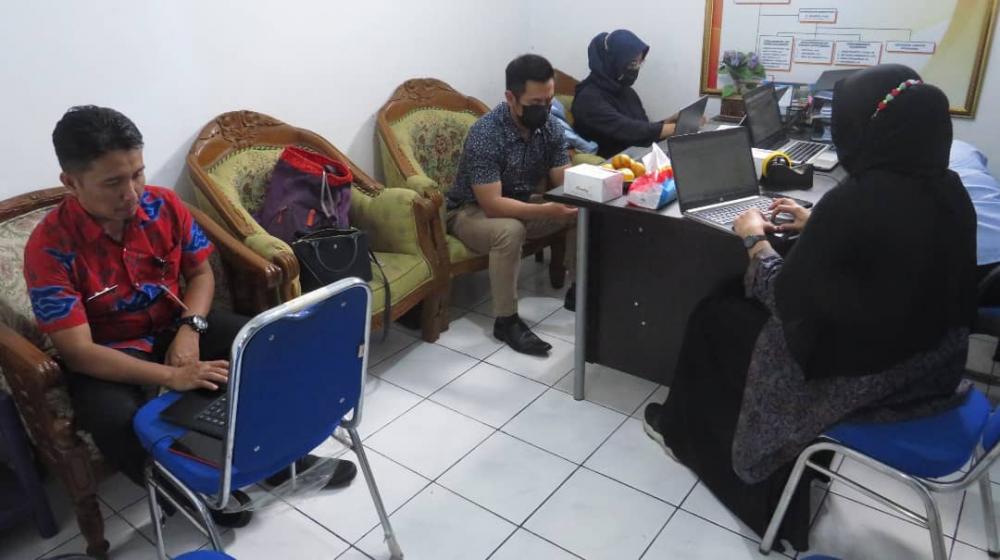Bawaslu Jabar Lakukan Monev Administrasi Keuangan di Bawaslu Kota Cirebon