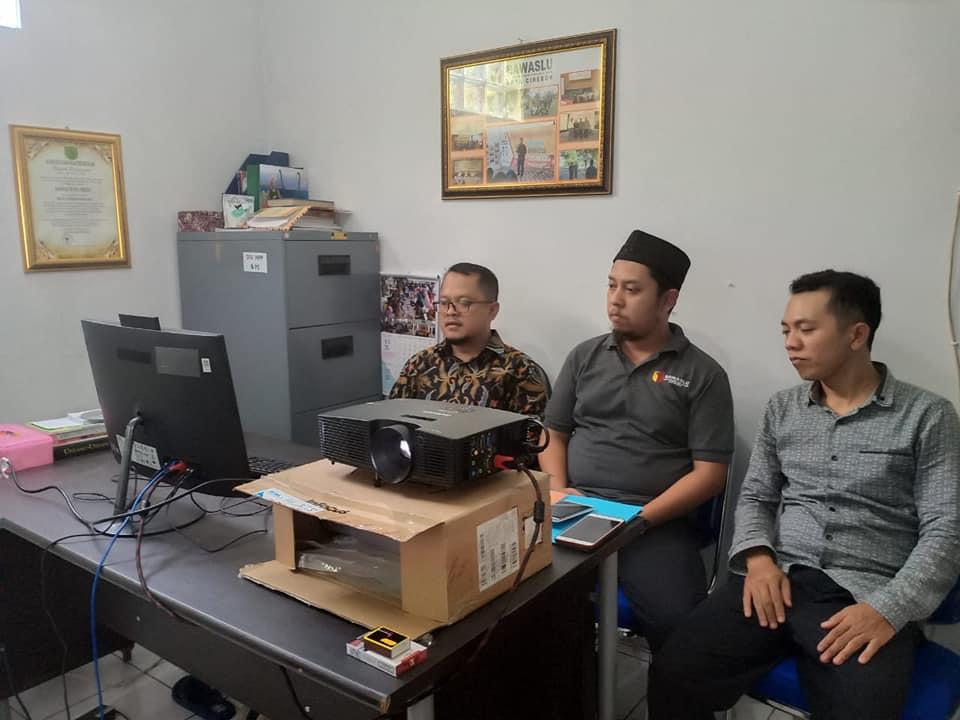 BAWASLU KOTA CIREBON MENGIKUTI RAPAT PLENO DAFTAR PEMILIH BERKELANJUTAN TAHUN 2020 YANG DISELENGGARAKAN KPU KOTA CIREBON