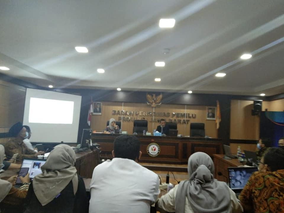 PENINGKATAN KAPASITAS BANTUAN HUKUM BAWASLU KABUPATEN/KOTA SE-JAWA BARAT : PEMBANGUNAN KOMPETENSI DASAR ADVOKASI KASUS HUKUM LANJUTAN DALAM PENYELENGGARA PEMILU