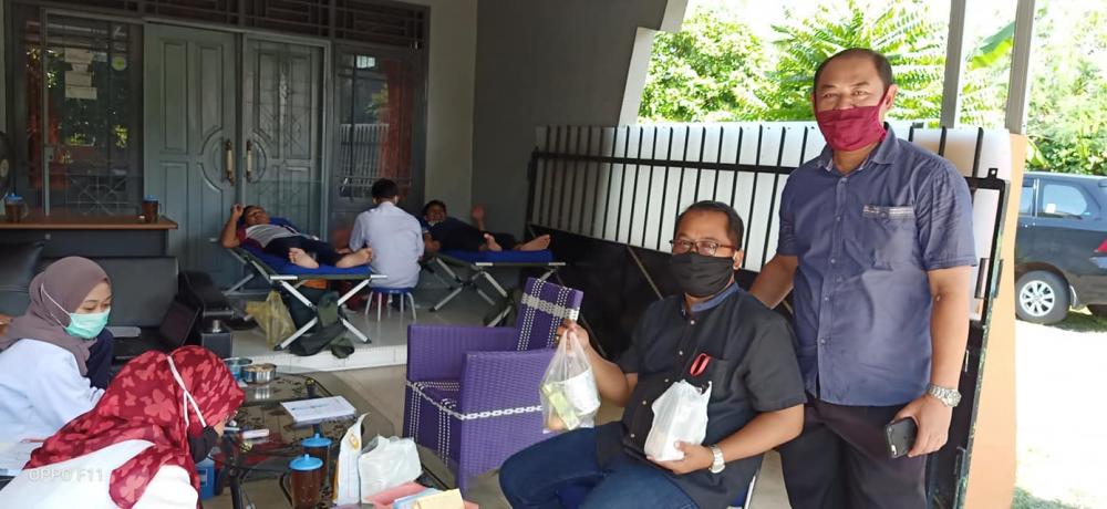 AKSI SOSIAL DONOR DARAH DI KANTOR BAWASLU KOTA CIREBON