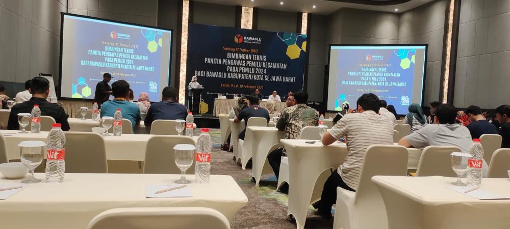 Bawaslu Jabar Gelar Bimtek Panwascam Pemilu 2024