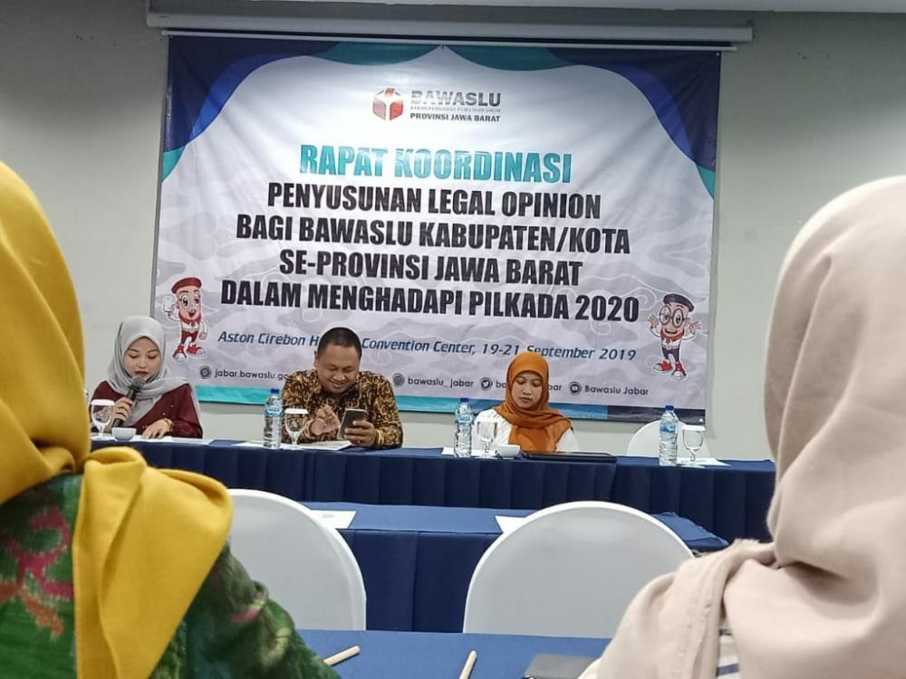 RAPAT KOORDINASI PENYUSUNAN LEGAL OPINION BAGI BAWASLU KABUPATEN/KOTA SE-PROVINSI JAWA BARAT DALAM MENGHADAPI PILKADA 2020