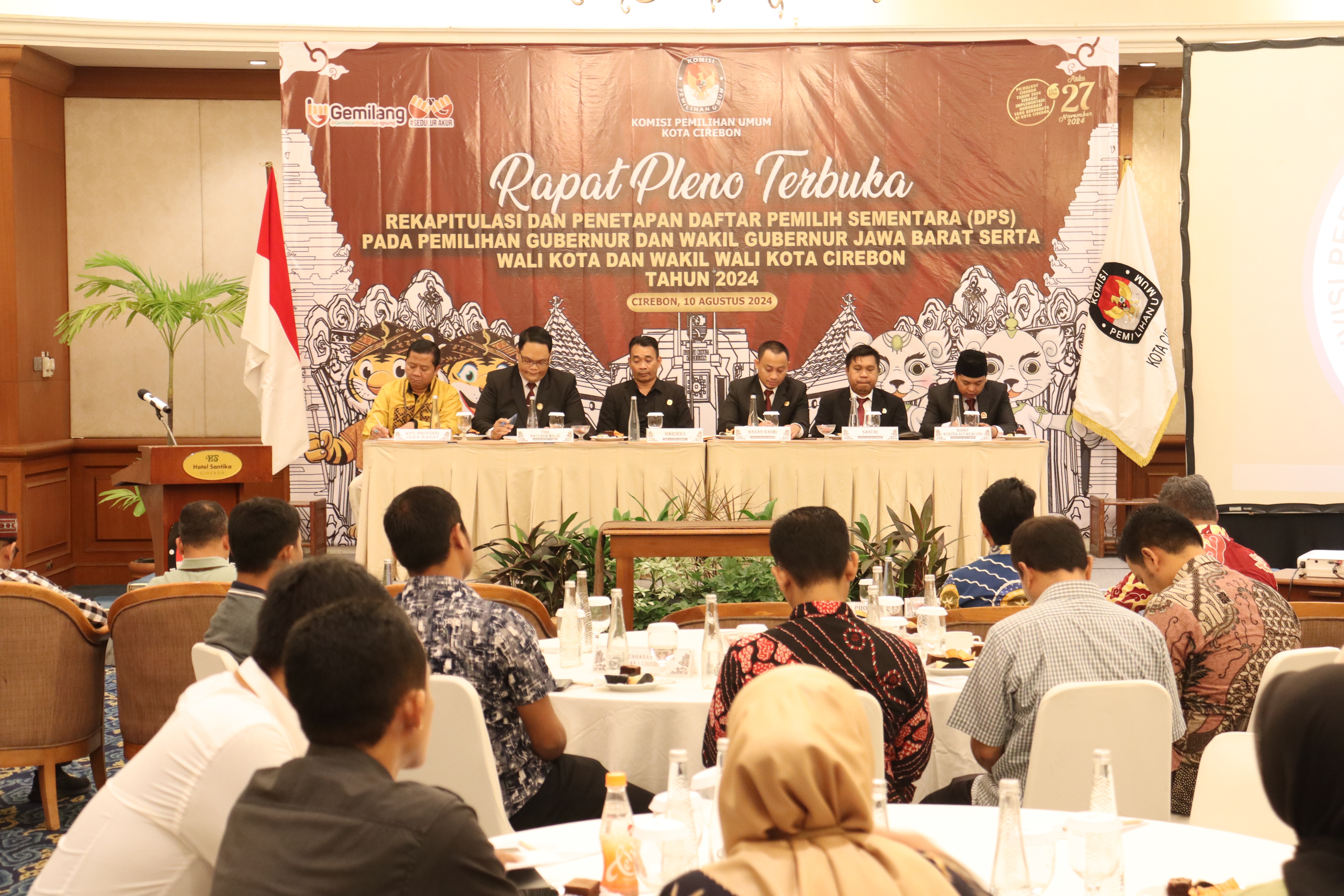 Rapat Pleno Terbuka Rekapitulasi dan Penetapan Daftar Pemilih Sementara (DPS) di Kota Cirebon