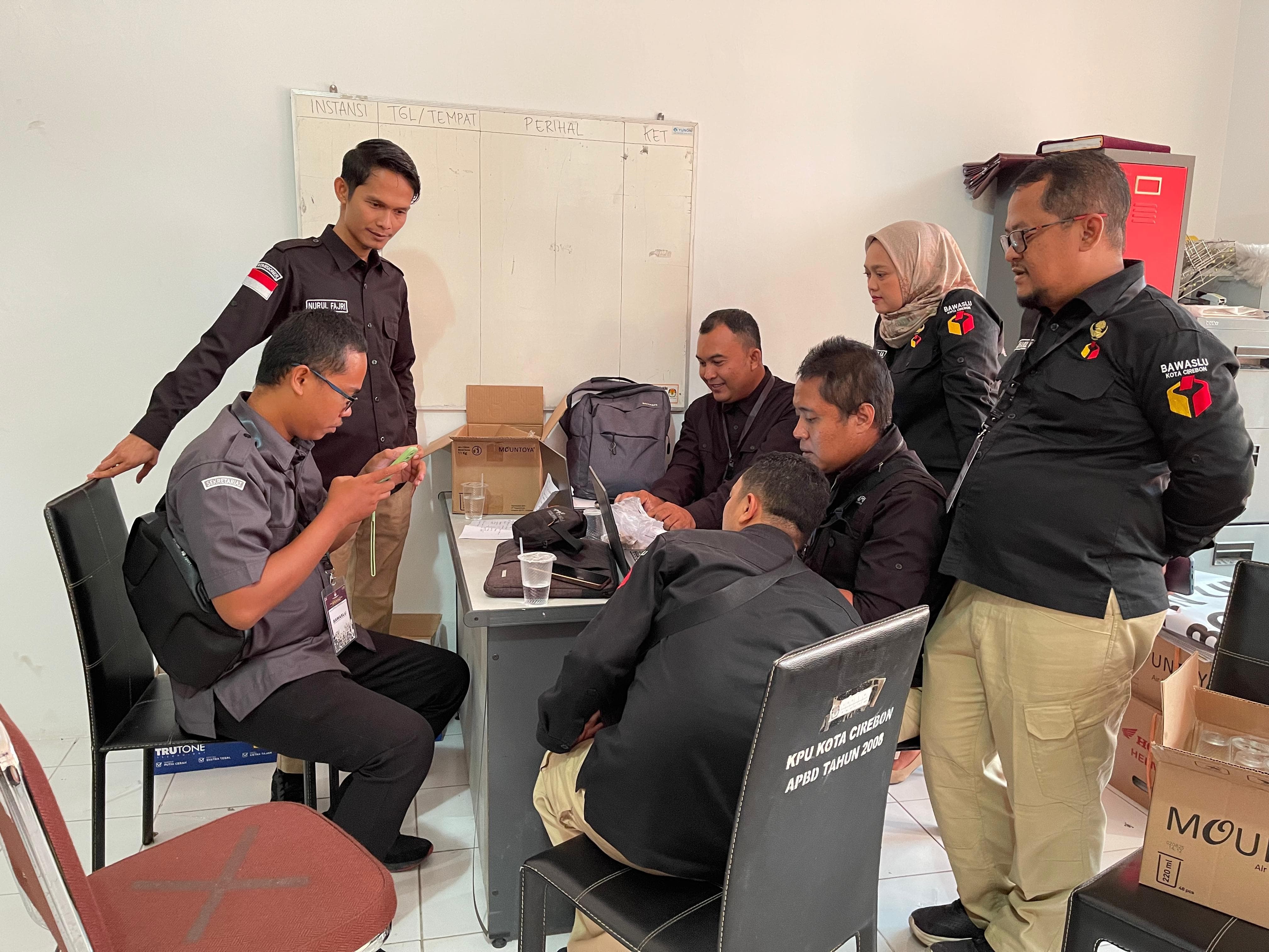 Pengawasan Pendaftaran Bakal Pasangan Calon Wali Kota dan Wakil Wali Kota Cirebon Tahun 2024