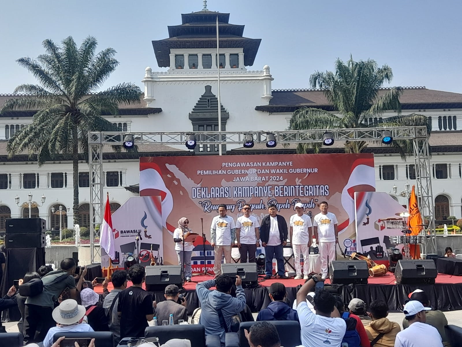 Bawasl Kota Cirebon Saksikan Penandatanganan Kampanye Damai Seluruh Paslon