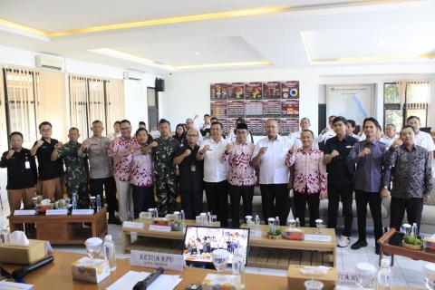 Bawaslu Kota Cirebon Hadiri Rapat Pleno Terbuka Pemutakhiran Data Pemilih Berkelanjutan Triwulan II Tahun 2026