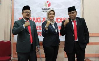 KETUA BAWASLU KOTA CIREBON MENGUNJUNGI SEKOLAH KADER PENGAWASAN