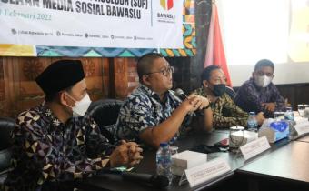 Bawaslu Se-Ciayumajakuning Beri Masukan SOP Media Sosial