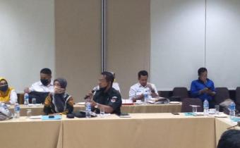 BAWASLU KOTA CIREBON MENGHADIRI UNDANGAN DPRD KOTA CIREBON DI HOTEL GRAGE SANGKAN, KUNINGAN