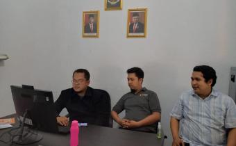 VIDEO CONFERENCE RAPAT DARING SOSIALISASI IMPLEMENTASI KETERBUKAAN INFORMASI PUBLIK