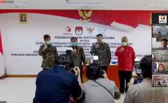 PENANDATANGANAN KEPUTUSAN BERSAMA ANTARA BAWASLU, KPU, KPI, DEWAN PERS
