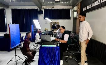 Bawaslu Kota Cirebon Laksanakan Pengawasan Perekaman KTP-el bagi Usia 16 Tahun ke Atas di SMAN 2 Kota Cirebon