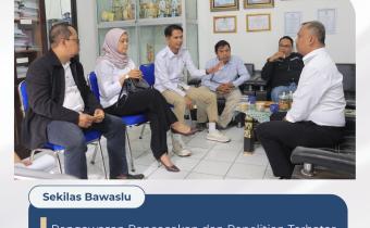 Tindak Lanjut Saran Perbaikan, Pimpinan Bawaslu Kota Cirebon Awasi Langsung Coktas 12 Data TMS di Kelurahan Drajat